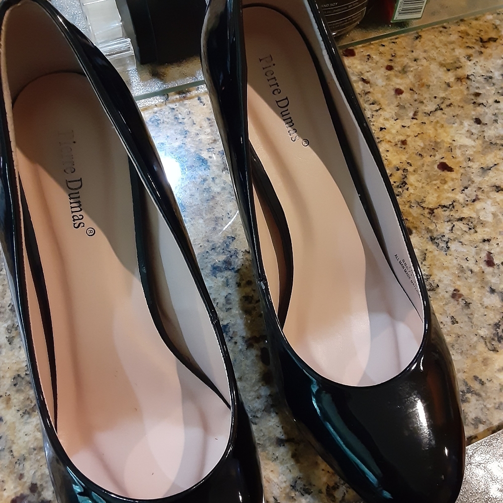 Black patent leather pumps